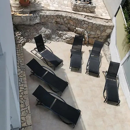 Luxury Prestige Bellevue * Vis